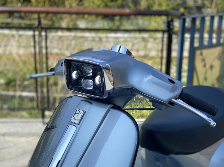 Koplamp ZELIONI LED trapeziumvormig voor Vespa S 50-150ccm