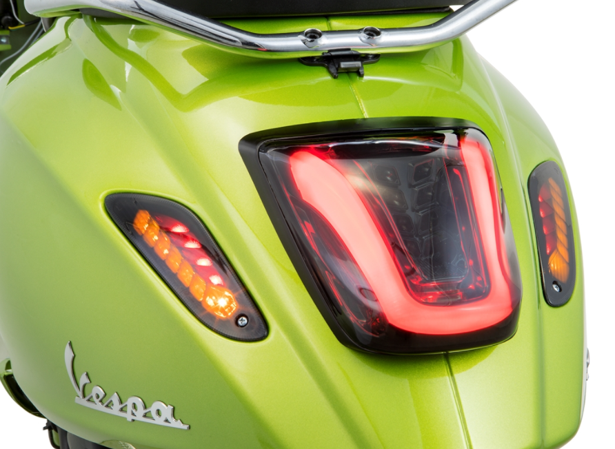 Achterlicht MK II getint voor Vespa Primavera/Sprint 50-150ccm, velg - glanzend zwart