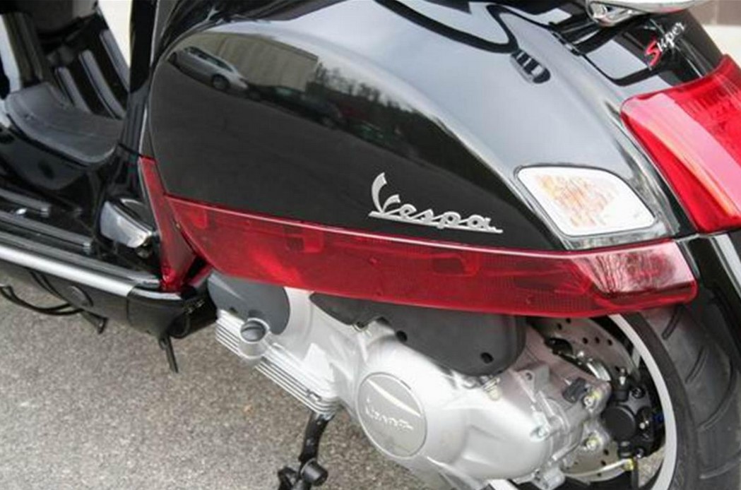 Zijpaneel links/rechts voor Vespa GTS/GTS Super/GTV 125-300cc, rood transparant