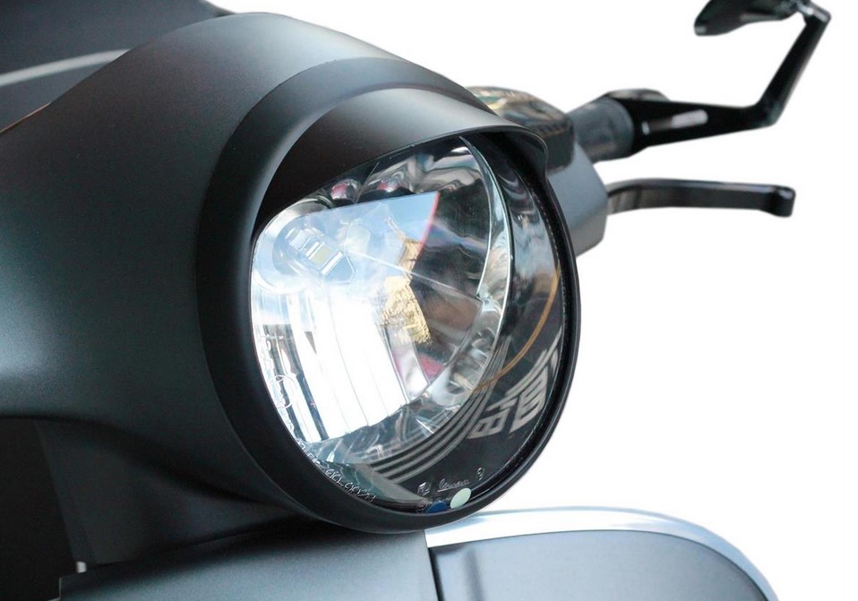 Lamp ring voor Vespa GTS/GTS Super/GT/GT L 125-300cc, mat zwart