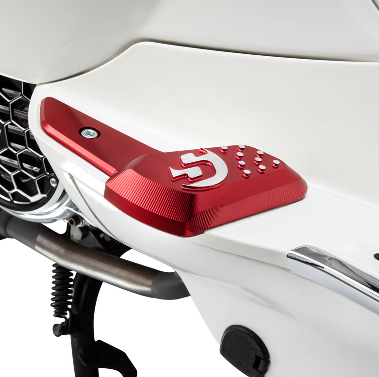 Voetsteunen rechts en links voor Vespa Primavera /Sprint 50-150cc 2T/4T AC, rood