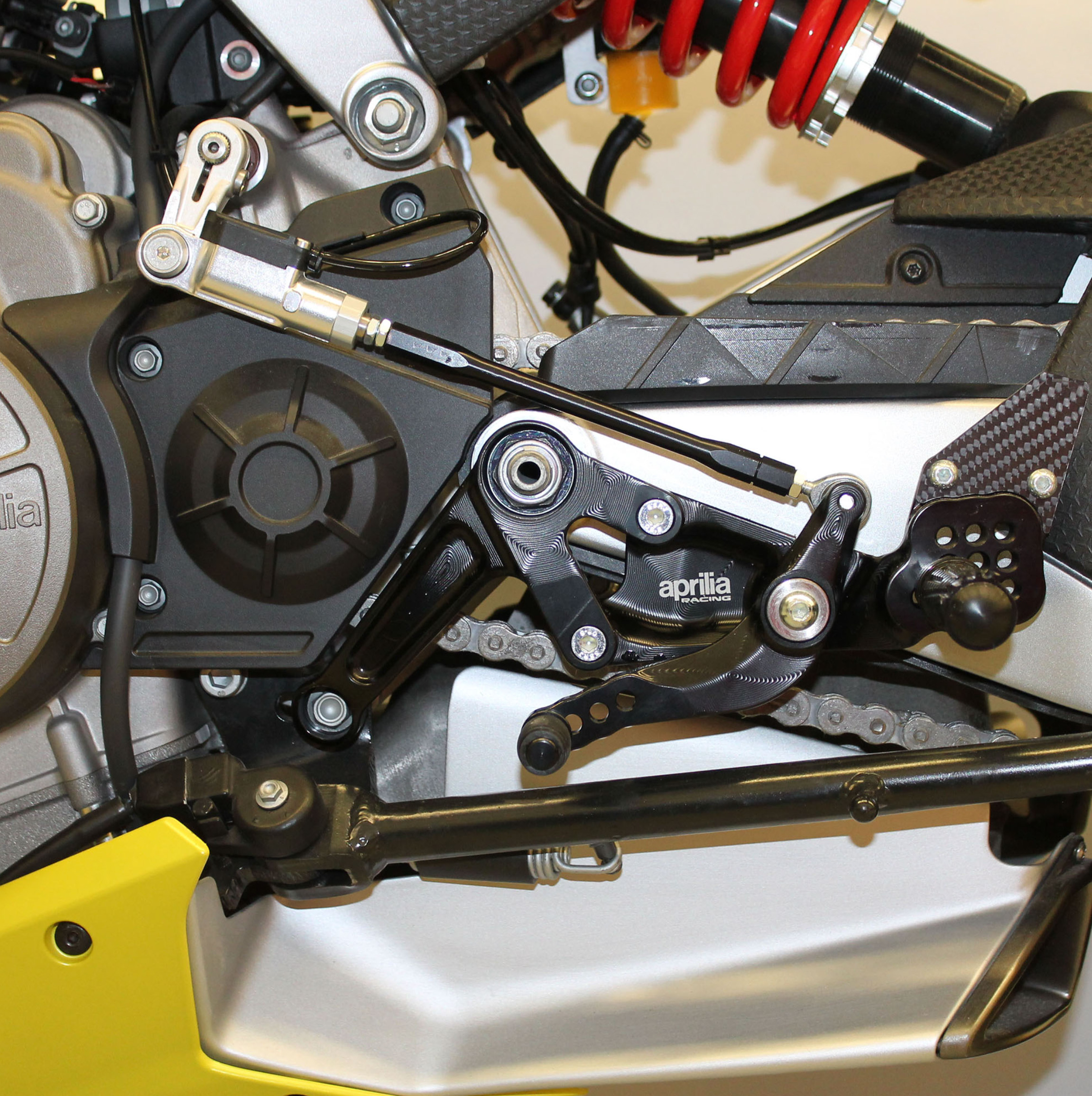 Verzonken voetsteun systeem voor Aprilia RS 660 / Tuono 660