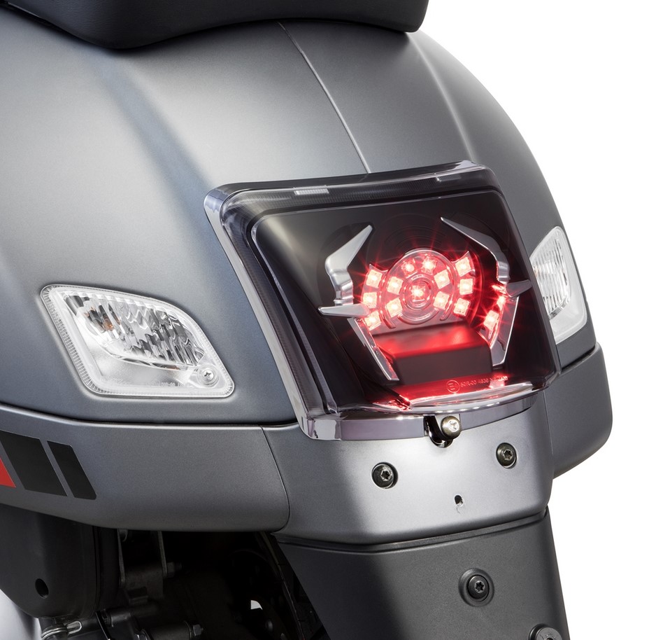 Frame achterlicht conversie voor Vespa GTS/GTS Super/GTV 125-300cc ('14-'18), chroom