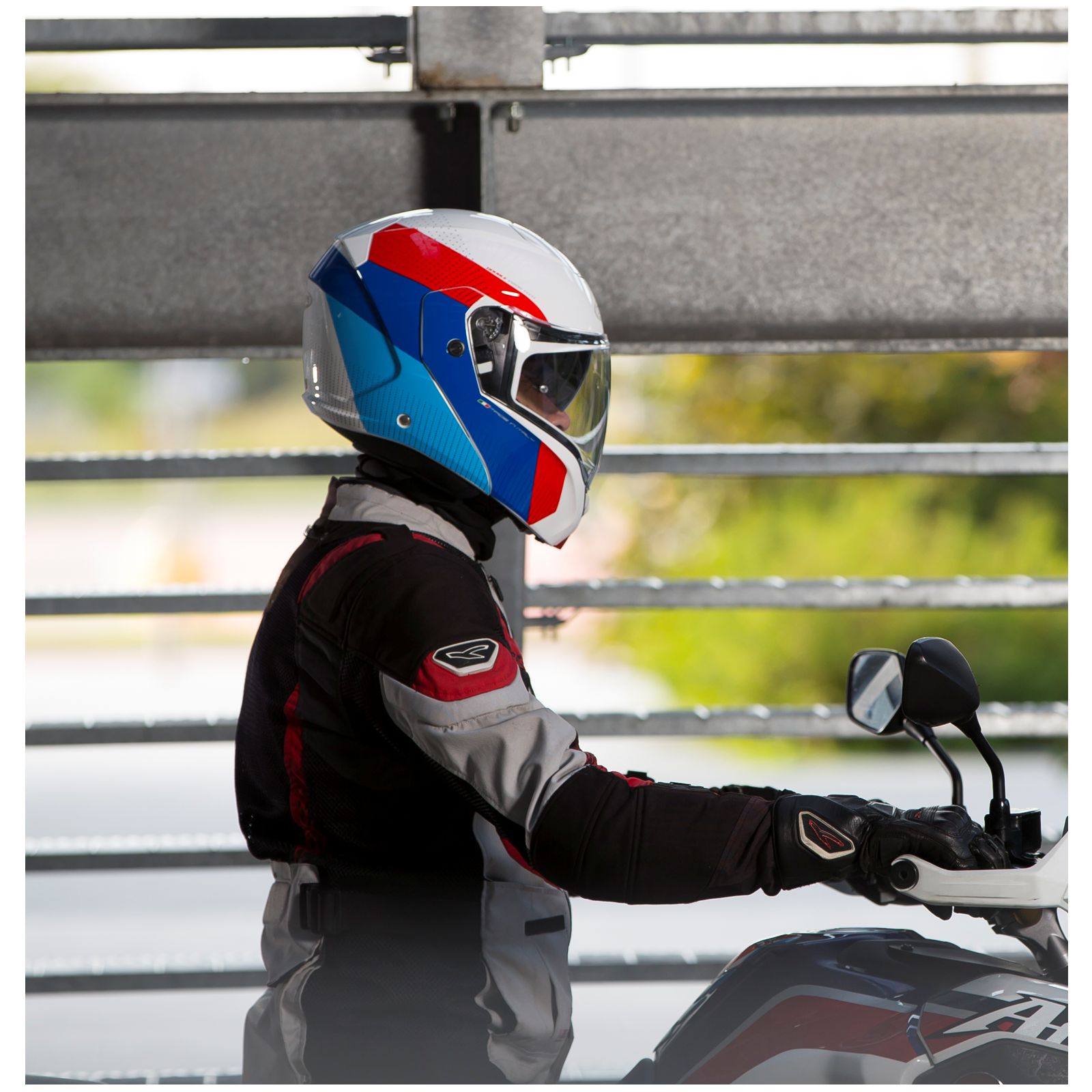 Caberg Horus Scout helm, wit metallic/rood-blauw