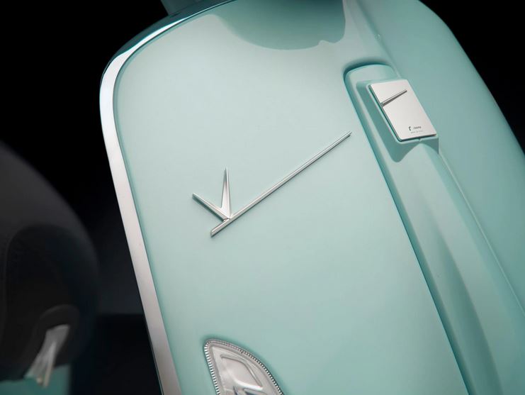Belettering RIZOMA beenschild voor Vespa, zilver