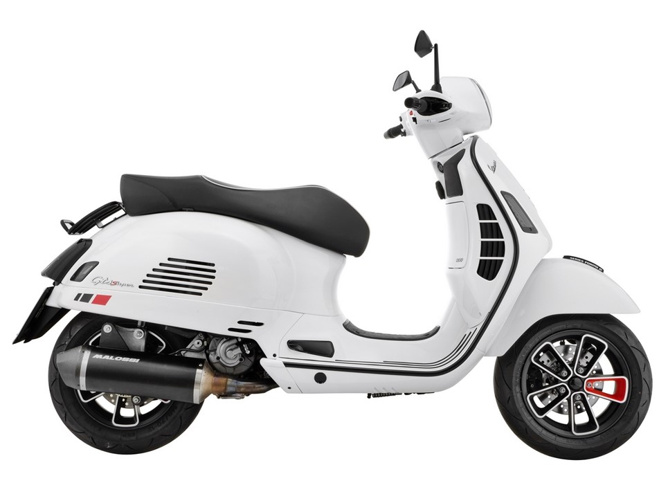 Frame achterlicht conversie voor Vespa GTS/GTS Super/GTV 125-300cc ('14-'18), zwart glanzend