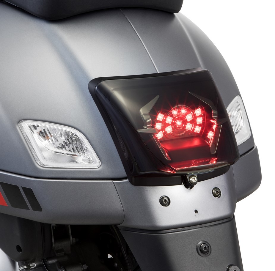 Frame achterlicht conversie voor Vespa GTS/GTS Super/GTV 125-300cc ('14-'18), mat zwart