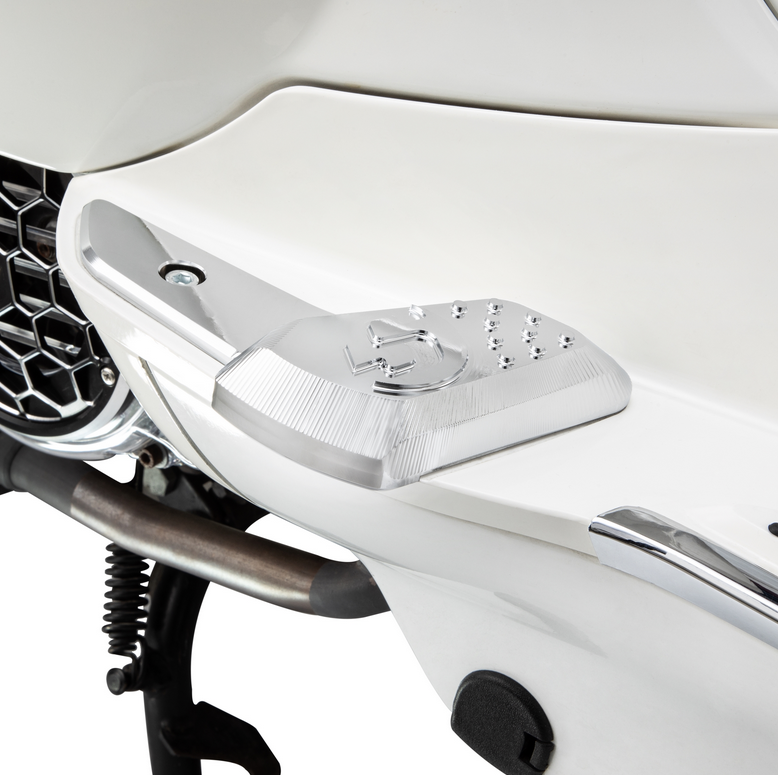 Voetsteunen rechts en links voor Vespa Primavera /Sprint 50-150ccm 2T/4T AC, chroom