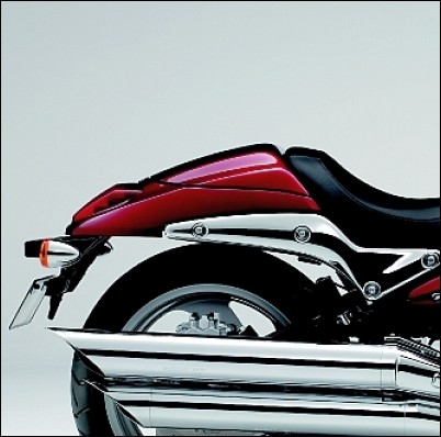 Pillion cover, donker rood voor Suzuki M1500 BJ. 2009-2010