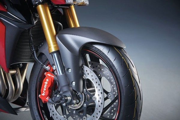 Voorwielhoes carbon voor Suzuki GSX-S1000 BJ. 2015-2017