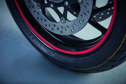 Velgversiering, rood voor Suzuki GSX-R1000 BJ. 2005 - 2006/ 2007-2008/ 2009-2011/ 2012-2016/ GSX-R750 BJ.