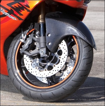 Voorwielhoes, carbon voor Suzuki GSX1300R Hayabusa BJ. 2008-2012/ GSX1300R Hayabusa BJ. 2013-20