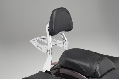 Sissybar met klinknagels voor Suzuki C1800R BJ. 2008-2012